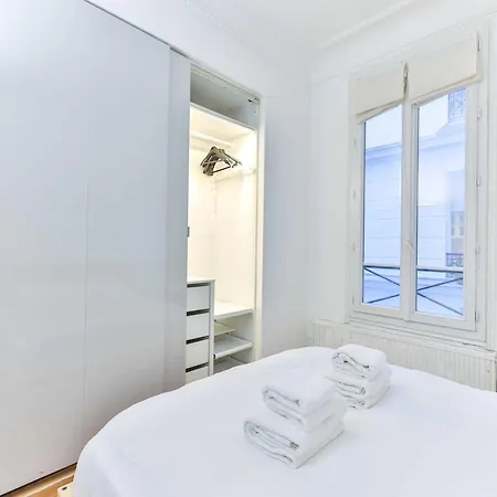 Apartment Bright, Modern Apartment- 14 Arrd- Mobility Lease